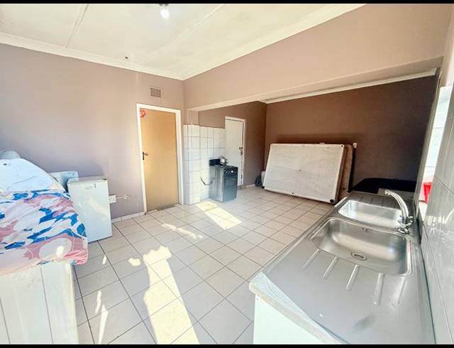 8 BEDROOM HOUSE FOR SALE IN VANDERBIJLPARK CW 3